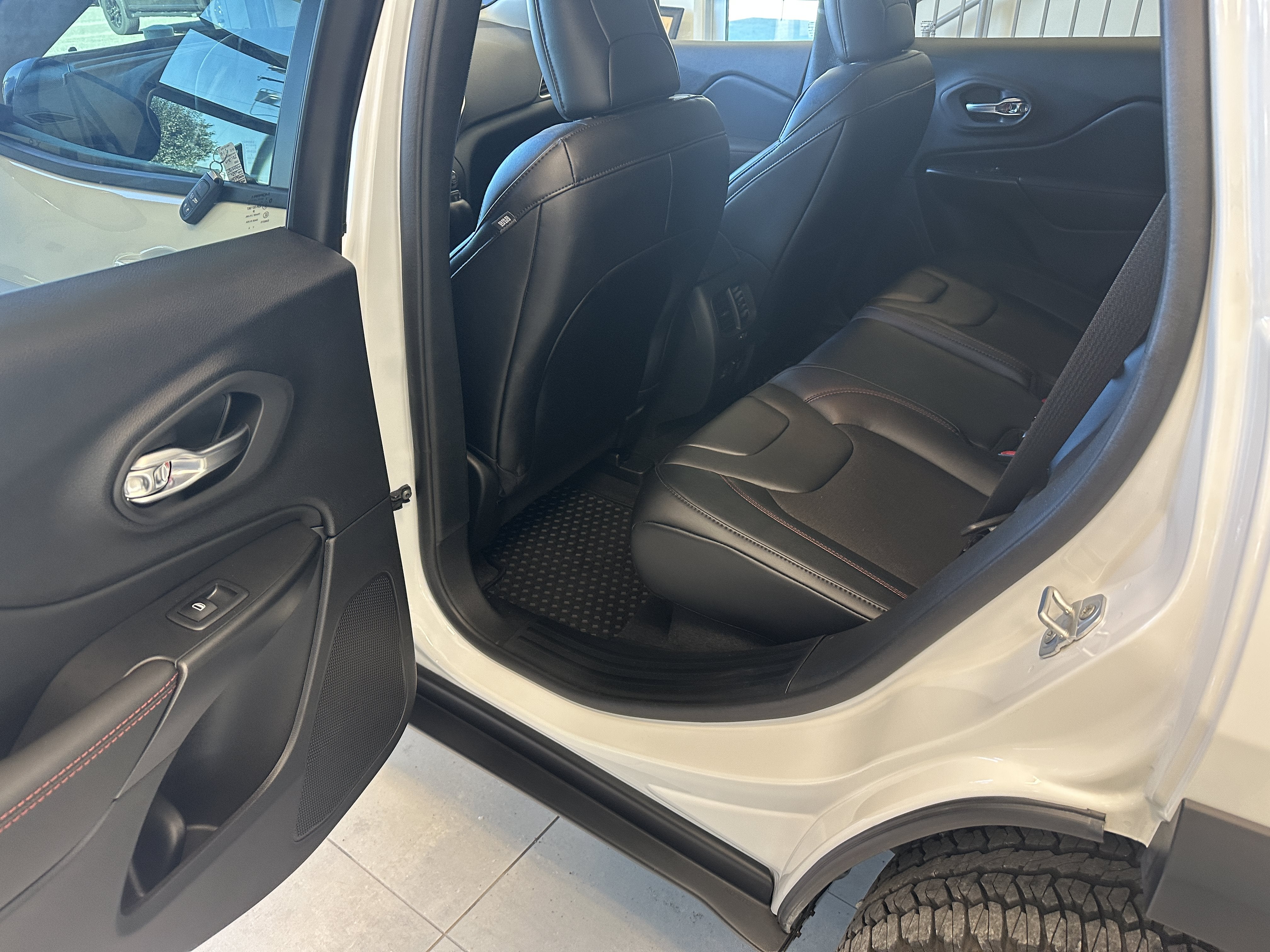 2023 Jeep Cherokee Trailhawk