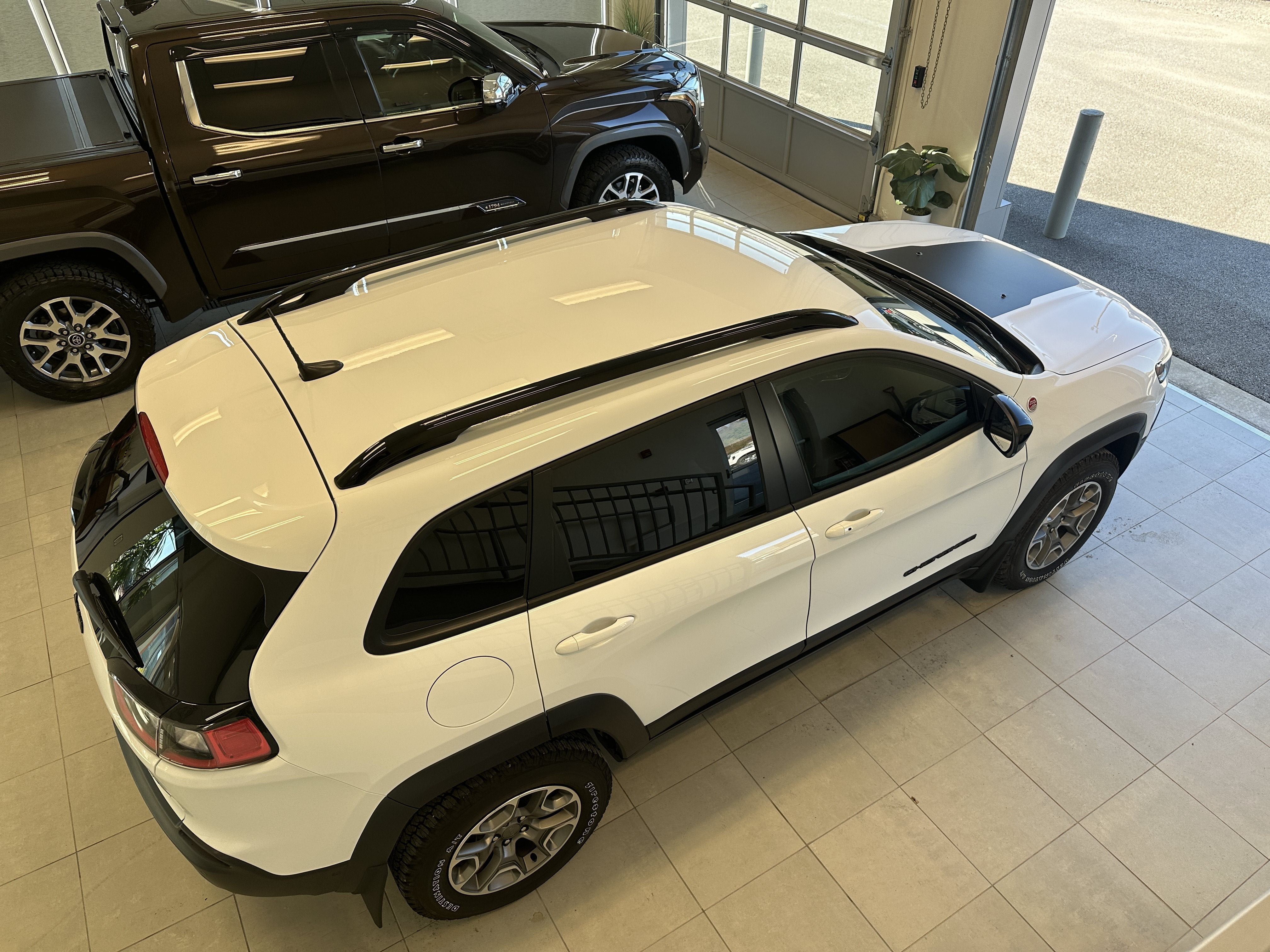 2023 Jeep Cherokee Trailhawk