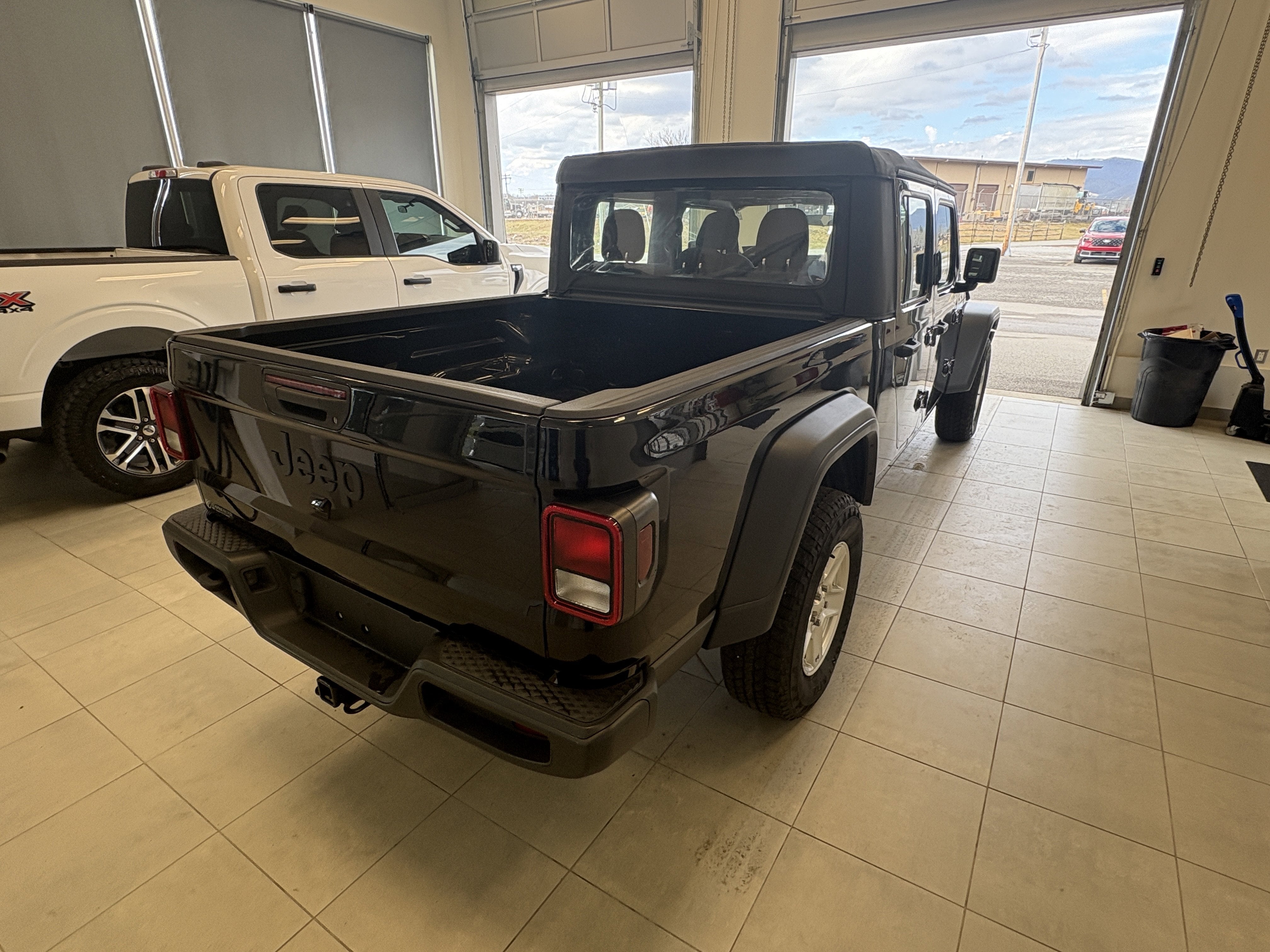 2021 Jeep Gladiator Sport