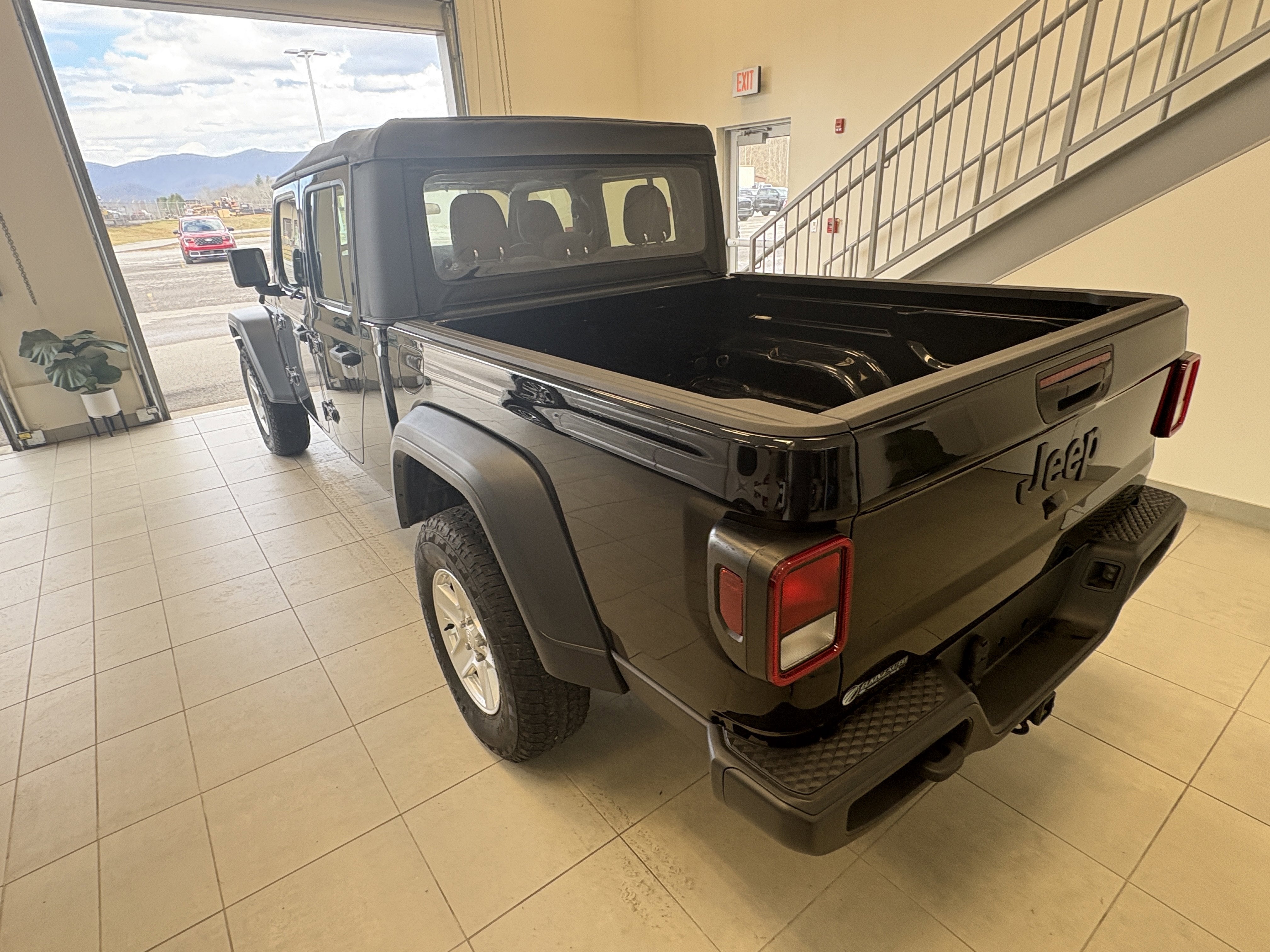 2021 Jeep Gladiator Sport